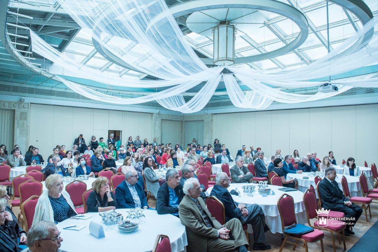 Székesfehérváron tartották továbbképző kongresszusukat az ország szemészei